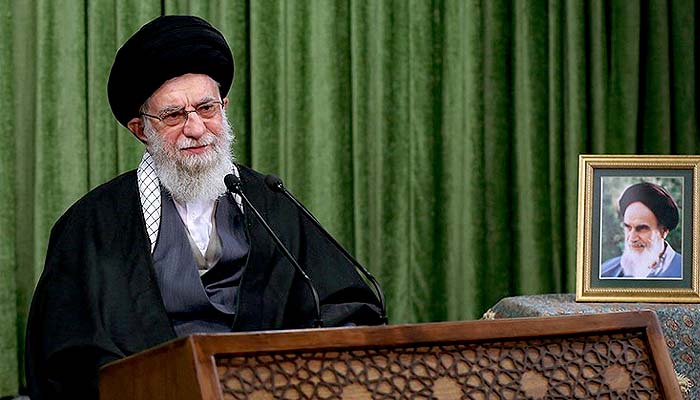 Ayatullah Khamenei: Peran spektakuler perempuan di Iran.