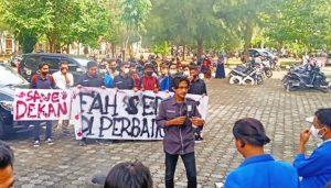 KPMA Demo Kebijakan Dekan FAH Yang Tidak Netral Dalam Pemilihan Ketua Ormawa