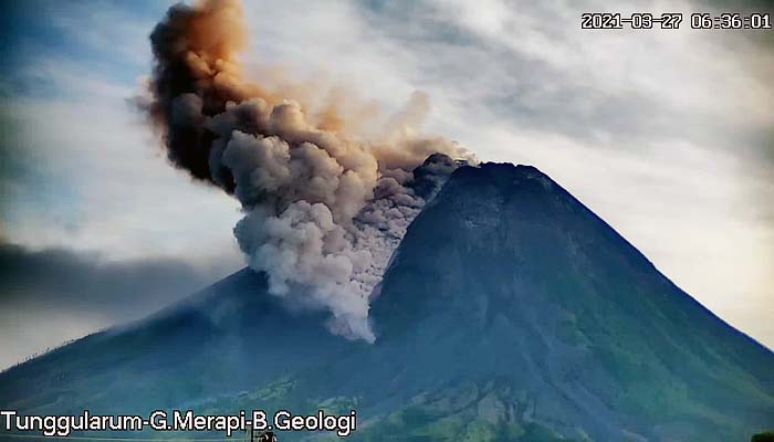 Gunung Merapi Luncurkan Awan Panas Guguran Sejauh 1.300 Meter Pagi Ini