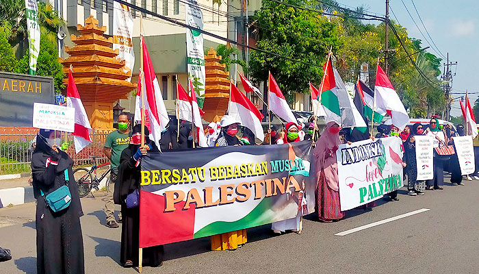 Israel semakin beringas, aksi solidaritas Palestina di Jatim digelar.