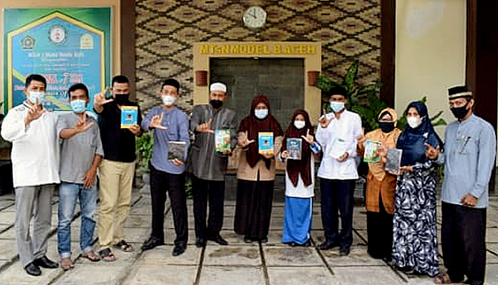 MTsN 1 Model Banda Aceh terbitkan empat buku hasil karya literasi siswa.