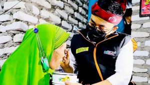 Launching Program Simpati Lansia, Mas Tamam Antarkan Makanan Keliling RT