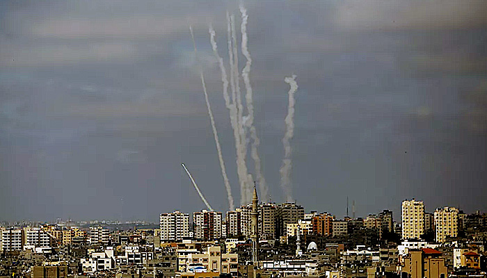 Hamas ancam serang Israel bila terus menahan bantuan Qatar untuk Gaza.