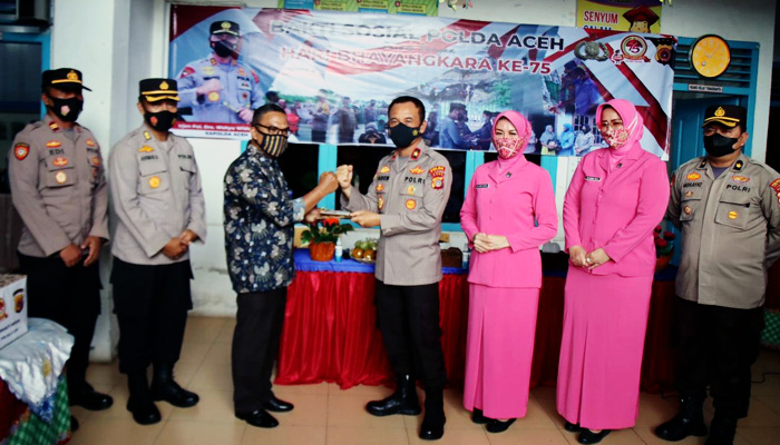 Jelang Hari Bhayangkara Ke 75 Wakapolda Aceh sambangi anak-anak difabel.