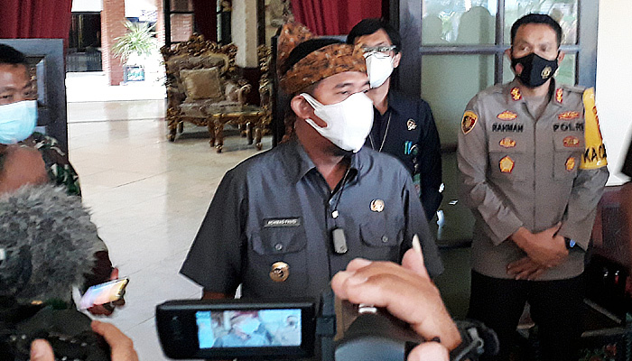 Demi keselamatan masyarakat di masa pandemi, Bupati Sumenep tunda pelaksanaan Pilkades Serentak.