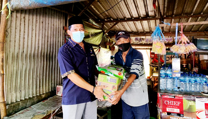 PPKM Darurat diperpanjang, Partai Nasdem Mojokerto bagikan 50 ribu paket bantuan kemanusiaan untuk PKL