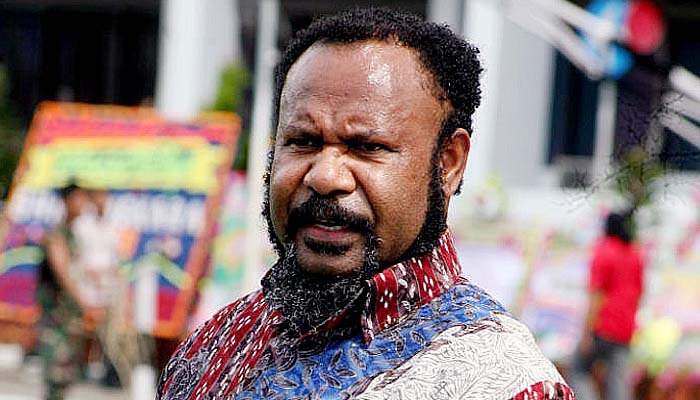 Legislator William Wandik kecam aksi oknum TNI AU injak kepala warga Papua.