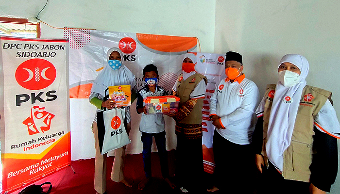 Ceriakan Anak Indonesia di Tengah Pandemi,PKS Jatim Bagi Paket Nutrisi