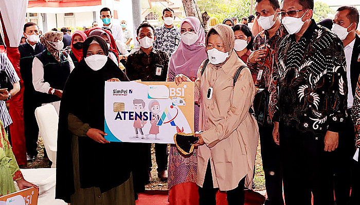 Mensos Serahkan Bantuan ATENSI di Loka Darussa’adah Aceh