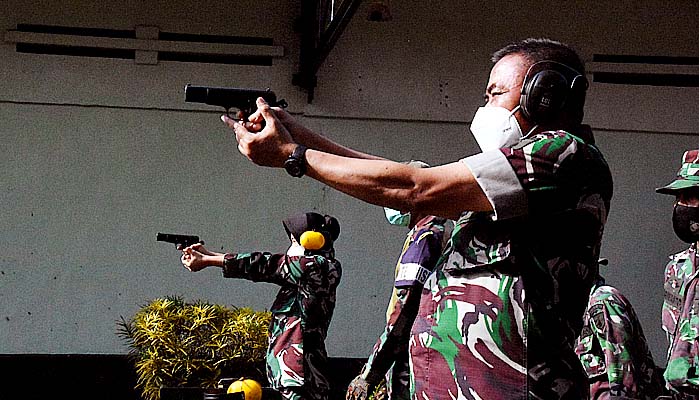 Menguji Kemampuan Menembak Yonif Raider 503/Mayangkara