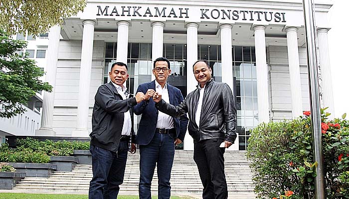 Anggotas DPD RI Fachrul Razi dan Bustami Zainudin Daftarkan Gugatan PT Nol Persen ke MK