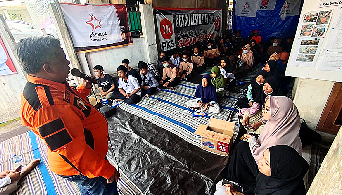 2 Hari di Lokasi Erupsi Semeru, Ketua PKS Jatim Pimpin Relawan Bantu Warga Terdampak