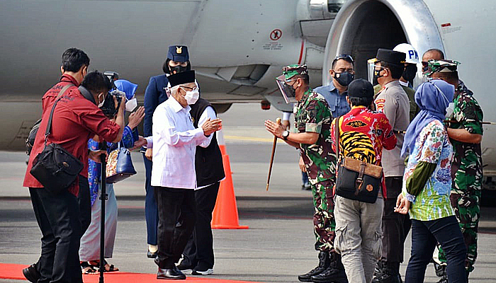 Pangdam Brawijaya Sambut Kedatangan Wakil Presiden di Bandara Juanda