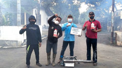 Momentum HPN, wartawan Ponorogo bagikan obat fogging gratis.