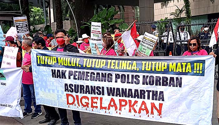 OJK halangi wartawan meliput negosiasi aksi damai nasabah korban asuransi Wanaartha.