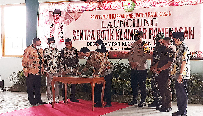 Launching Sentra Batik Klampar, Bupati Baddrut Minta Manfaatkan Teknologi Sebagai Ajang Promosi