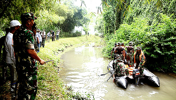 Karya Bakti, Danrem Baladhika Jaya minta sungai bersih