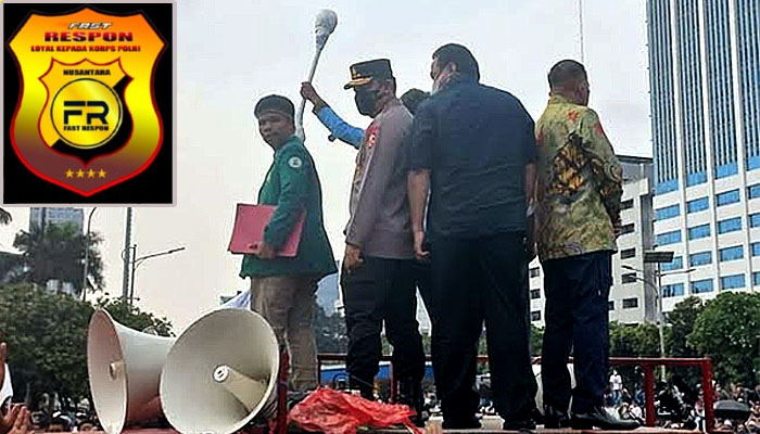 Naik Mobil Komando, Kapolri dan 3 Wakil Ketua DPR RI Temui Demonstran