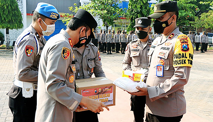 Polres Tuban distribusikan 1.059 paket zakat fitrah