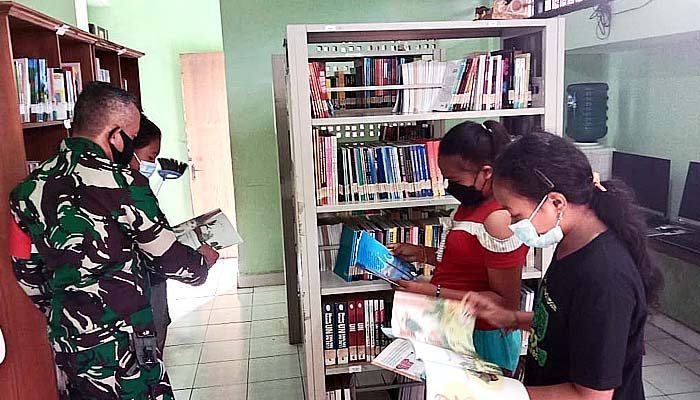 Babinsa Kodim Klungkung dongrak minat baca generasi muda