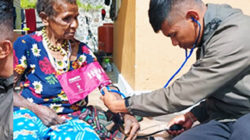 Tanpa lelah melayani kesehatan, Binmas Noken kembali gelar Keladi Sagu di Sugapa Intan Jaya.