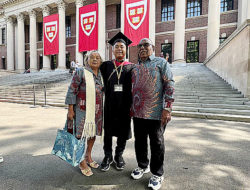 Guru honor Asal Papua Bergaji 100 Ribu Per Bulan Sukses Kuliahkan Anaknya di Universitas Harvard