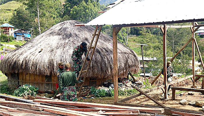 Rumah milik tokoh agama di Papua direnovasi prajurit Letkol Renaldy
