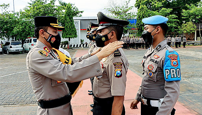 Lebih dari 36 tahun mengabdi, 4 personel Polres Tuban dapat kenaikan pangkat penghargaan