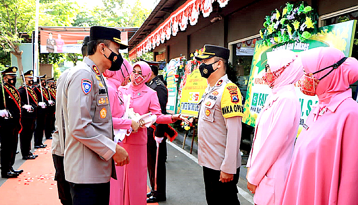 Tradisi penyambutan Kapolres Tuban, ini sosok AKBP Rahman pengganti AKBP Darman.