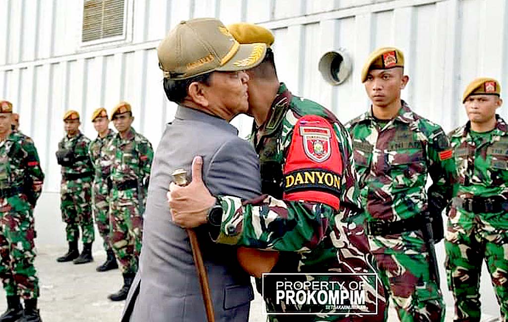 Wakil Bupati Nunukan melepas Batalyon Armed 18/Komposit.