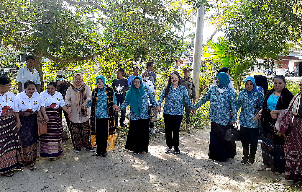 Siswa sekolah dan masyarakat Nunukan antusias menyambut kehadiran Rachmawati Zainal.