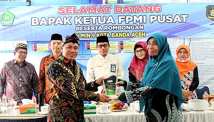 PMI Angkatan I sambangi MIN 9 Banda Aceh