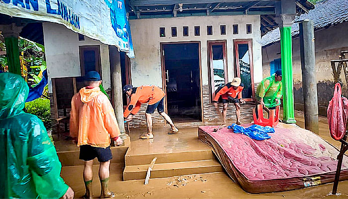 Banjir di Berbagai daerah di Jatim, Ketua PKS Jatim Terjunkan Relawan PKS