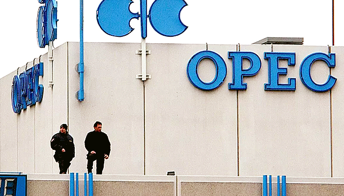OPEC+ sepakat pangkas produksi minyak dua juta barel per hari.