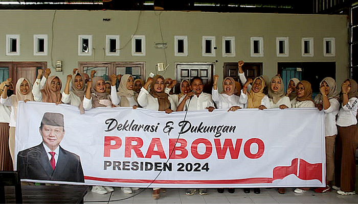 Prabowo dapat dukungan maju Pilpres 2024 dari emak-emak Trenggalek.