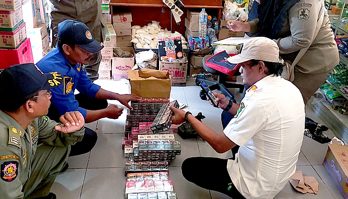 Sasar Distributor toko, rokok ilegal, Pemkab Sumenep gelar operasi bersama di wilayah ini.