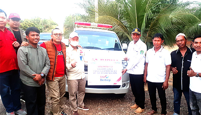 Deddy Sitorus serahkan bantuan 1 unit ambulance untuk RS Pratama Sebuku.
