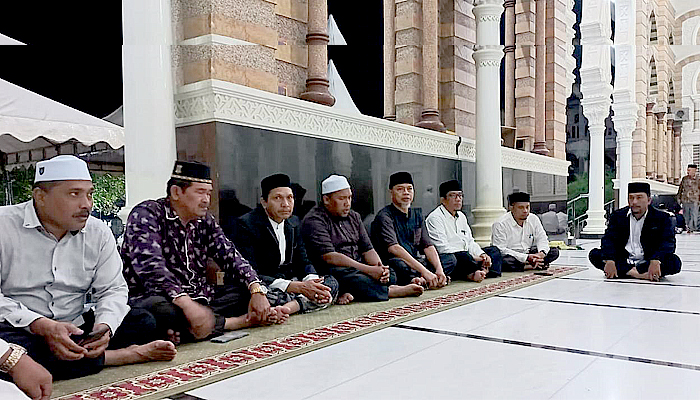 Kakankemenag Banda Aceh beserta Jajarannya Takziah ke Rumah Almarhum Abu Tu Min