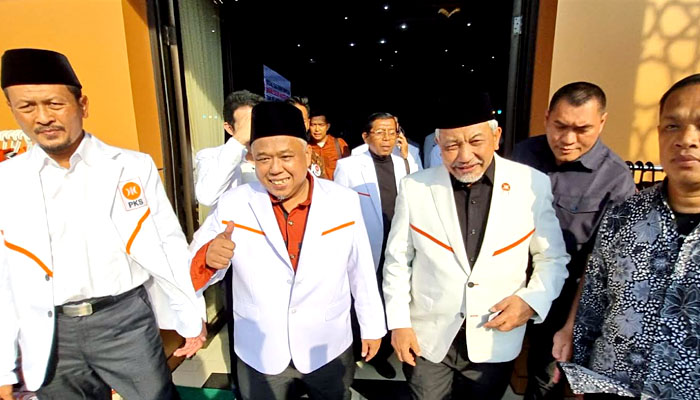 180 Bakal Calon Anggota DPR RI dan DPRD Jatim Dapat SK dari Presiden PKS