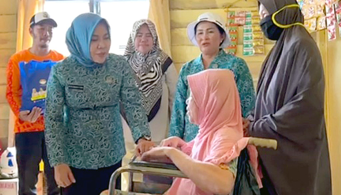 Rachmawati Paliwang Lakukan Safari Ramadhan Dan Berikan Bantuan Kepada Warga di Bebatu