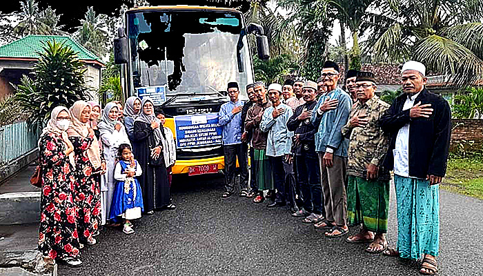 Majelis Hidayatul Ahyar Al-Qodiri PPWI Jembrana Lakukan Wisata Religi ke Jawa Timur