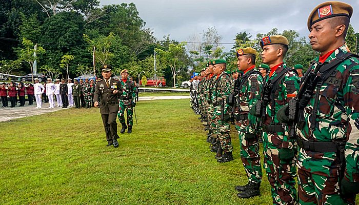 Masyarakat Nunukan Antusias Ikuti Upacara HUT TNI Di Makodim 0911