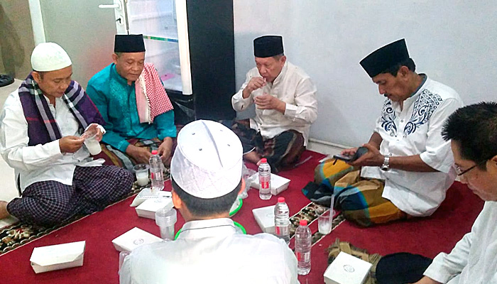 Jum’at Berkah, TAP Jakarta Barat Berbagi Makanan di Masjid An-Nur Daan Mogot