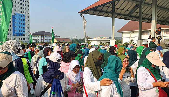 Menhan RI Bapak Prabowo Subianto memeriahkan Hari Santri Nasional dengan gelar Jalan Sehat NU