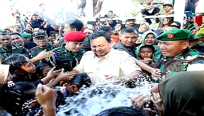 Sumur Bor Bantuan Menhan Prabowo Kembali Mengalir Deras