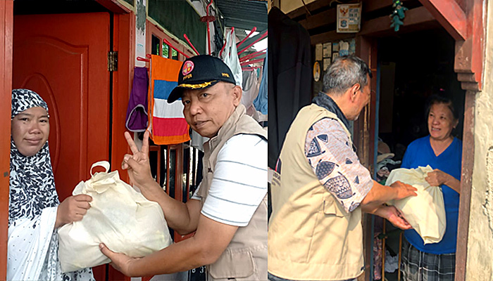 Tim Aksi Politik Prabowo Gibran bagikan sembako door to door di Kelurahan Srengseng, Rabu 27 Desember 2023.