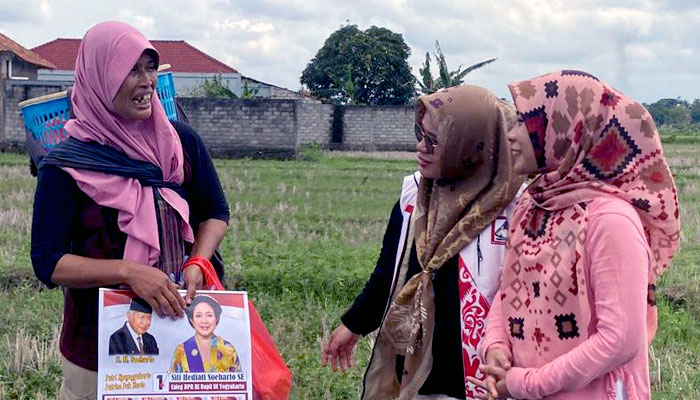 PMP DIY Kenalkan Sosok Prabowo sambil Bagi-bagi Sembako di Kapanewon Minggir Sleman