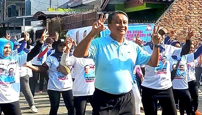 Relawan Prabowo Gibran Gelar Senam Pagi dan Goyang Gemoy di Palmerah Jakarta Barat