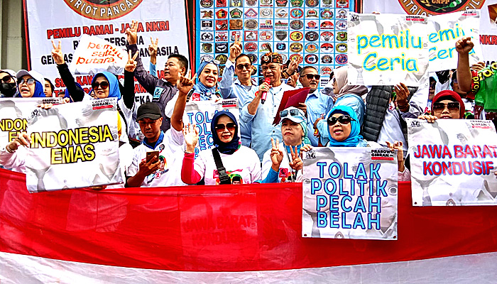 Ketum Gernas GNPP Prabowo Gibran Deklarasikan Pemilu Damai Jaga NKRI Bersama 163 Komunitas Relawan