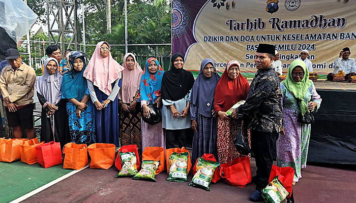 Baksos 'Tarhib Ramadhan': Polda Jawa Timur dan LSM Gapura Bagi-bagi 500 Paket Sembako